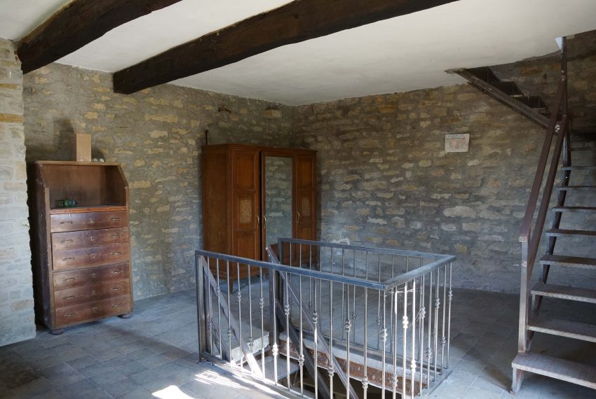 CP-1185-cravanzana-lange-alba-real-estate-property-italia-fabiana-elianne-unesco-stonehouse-italy-cottage-baita (19)