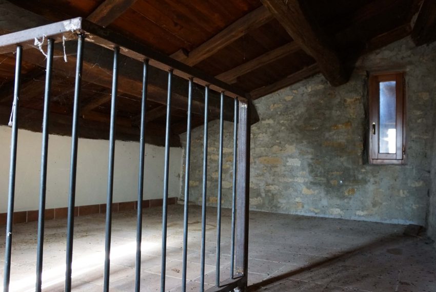 CP-1185-cravanzana-lange-alba-real-estate-property-italia-fabiana-elianne-unesco-stonehouse-italy-cottage-baita (23)