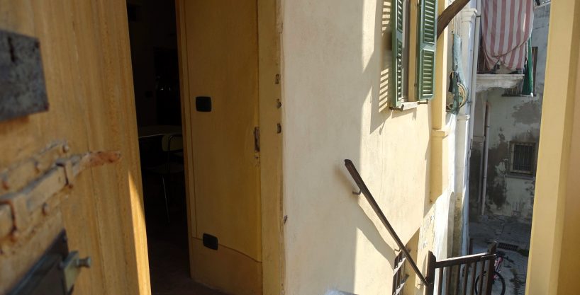 Delightful, fully renovated flat in the village centre