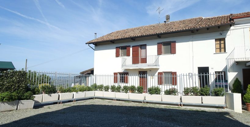 A super panoramic farmhouse, excellent as a future investment