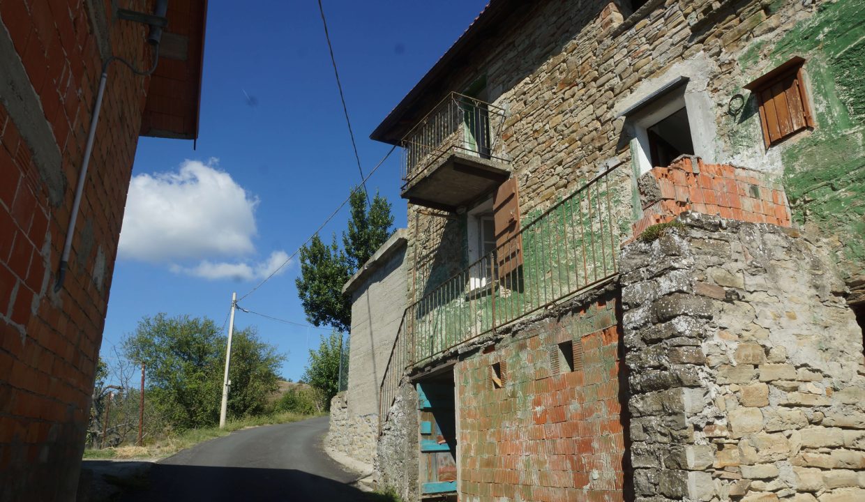 caseinpiemonte-realestate-fabiana-elianne-roccaverano-robiola-unesco-barbera-stonehouse-piemonte-langhe-cp-1389 (14)