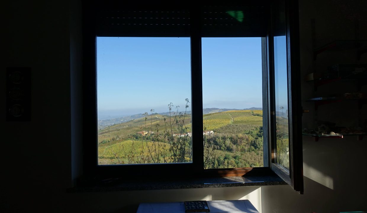 caseinpiemonte_fabiana_elianne_realestate_mango_unesco_piemonte_stone_cascina_views_panoramic_moscato (16)