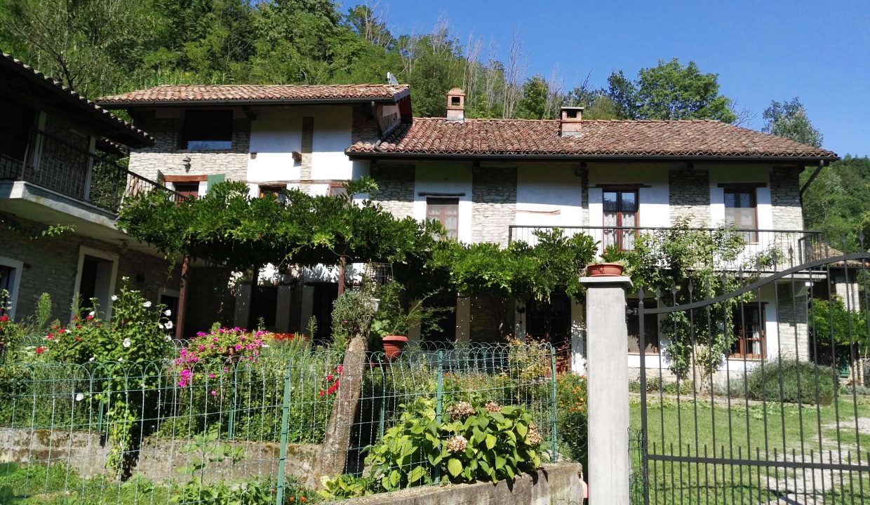 CP-1638_canelli_cassinasco_unesco_barbera_fabiana_elianne_monferrato_caseinpiemonte_realestate_forest_woods (13)