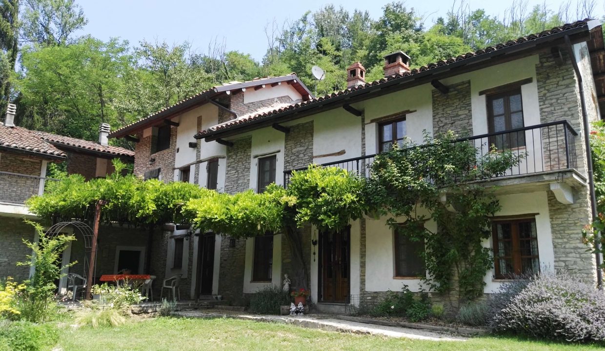 CP-1638_canelli_cassinasco_unesco_barbera_fabiana_elianne_monferrato_caseinpiemonte_realestate_forest_woods (14)