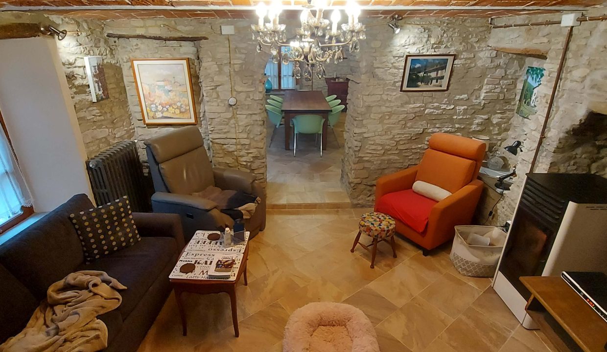 CP-1638_canelli_cassinasco_unesco_barbera_fabiana_elianne_monferrato_caseinpiemonte_realestate_forest_woods (18)