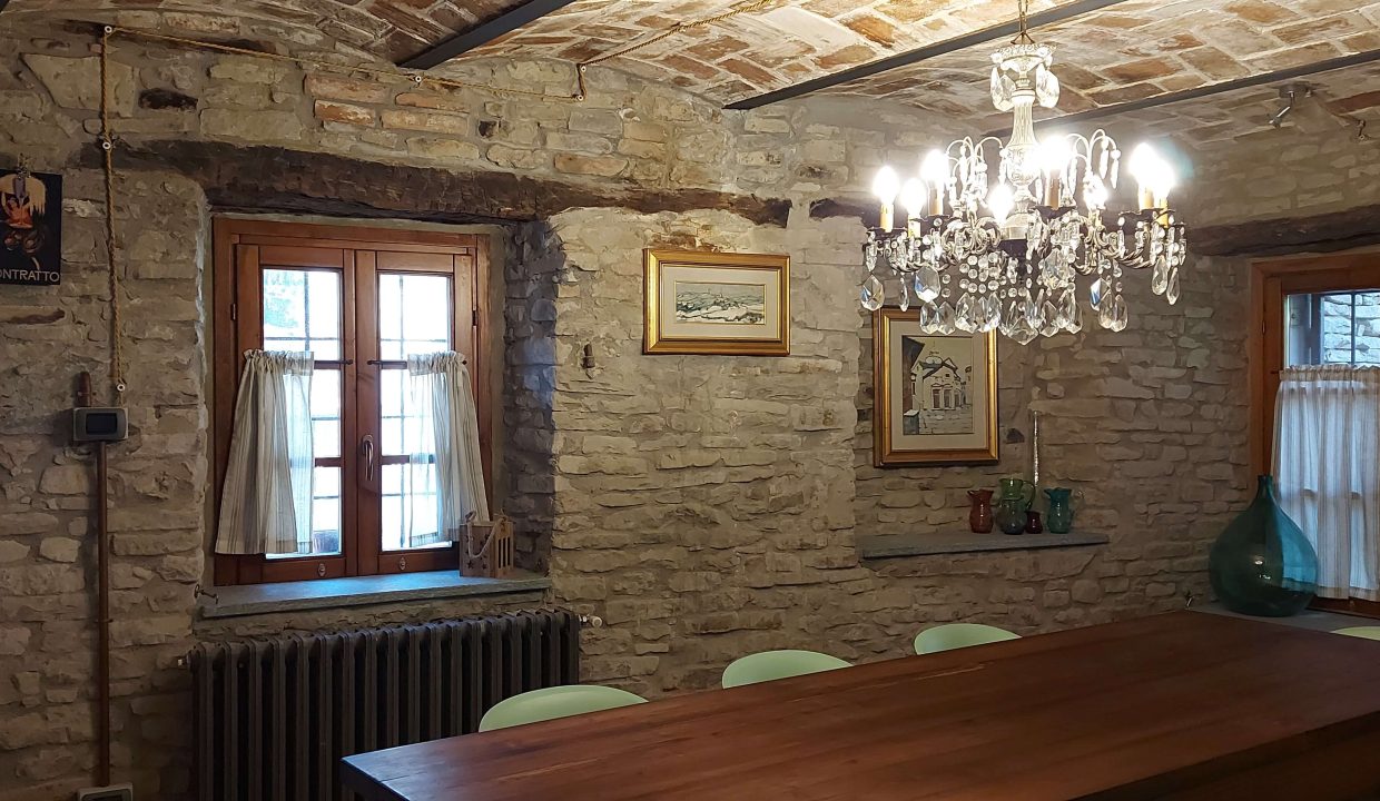 CP-1638_canelli_cassinasco_unesco_barbera_fabiana_elianne_monferrato_caseinpiemonte_realestate_forest_woods (7)