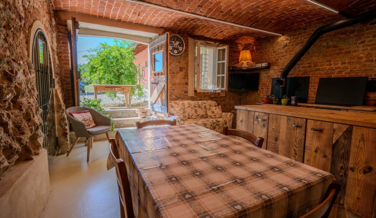 CaseinPiemonte_Cortandone_Monferrato_Immobiliare_barbera_cm-1678.jpg_1202