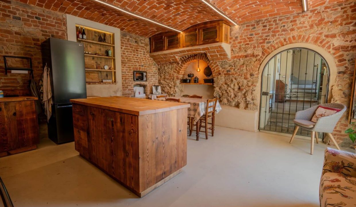 CaseinPiemonte_Cortandone_Monferrato_Immobiliare_barbera_cm-1678.jpg_1208