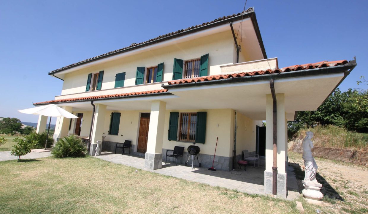 caseinpiemonte_nizzamonferrato_monferrato_barbera_pool_cascina_farmhouse_cv-1861_0034