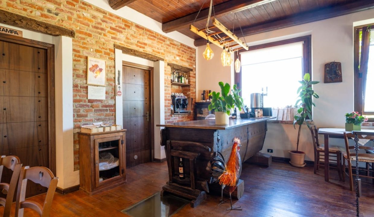 caseinpiemonte_sandamianodasti_roero_barbera_nebbiolo_pool_cascina_bb_cl-1684_0955 Large