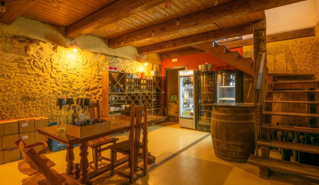 caseinpiemonte_sandamianodasti_roero_barbera_nebbiolo_pool_cascina_bb_cl-1684_0960 Large