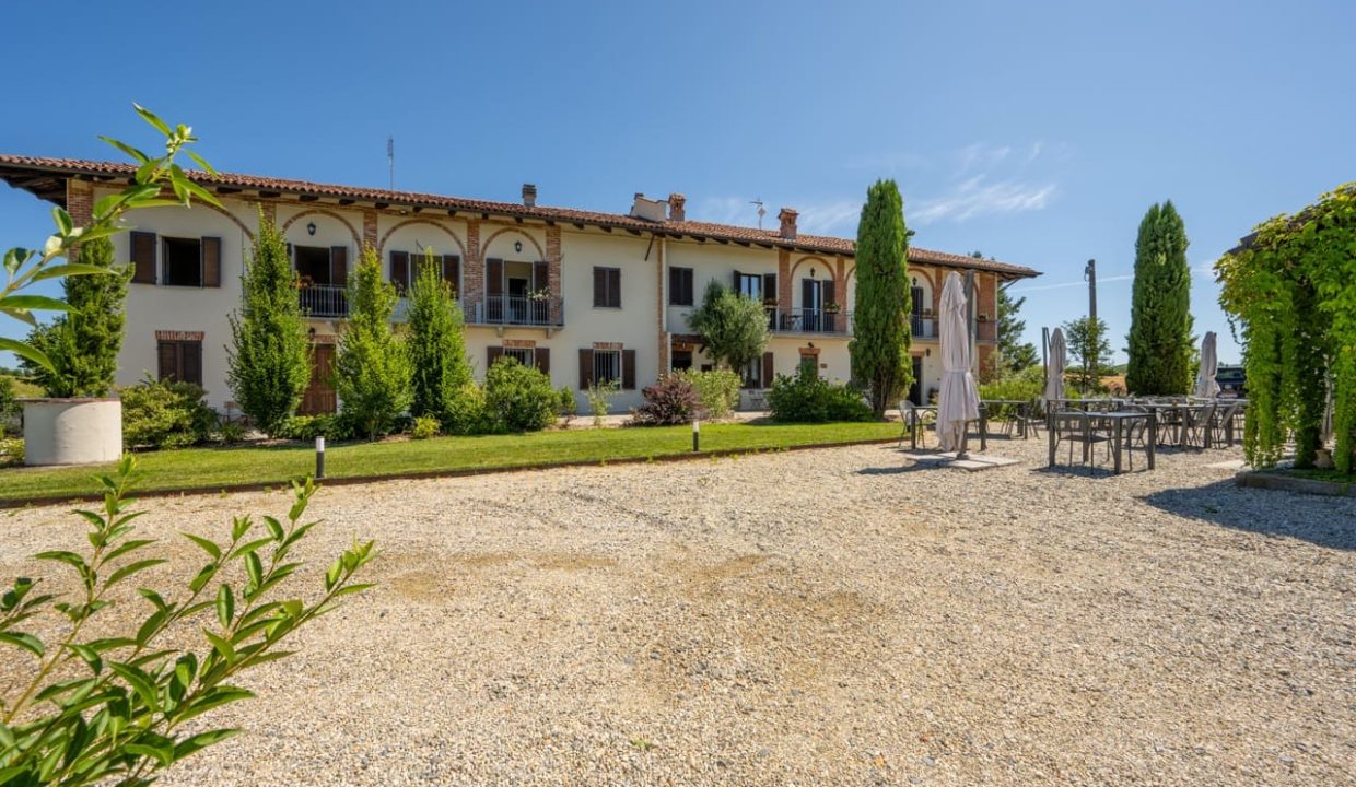 caseinpiemonte_sandamianodasti_roero_barbera_nebbiolo_pool_cascina_bb_cl-1684_0974 Large