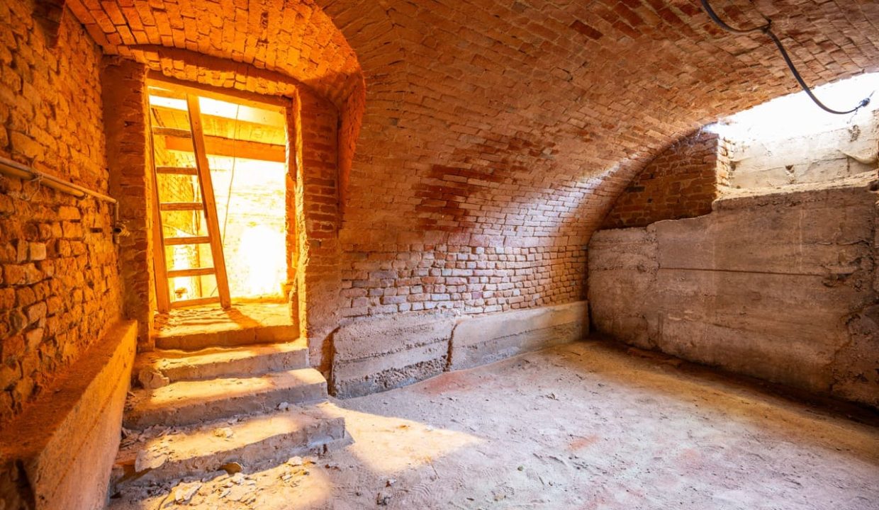 caseinpiemonte_sandamianodasti_roero_barbera_nebbiolo_pool_cascina_bb_cl-1684_1000 Large