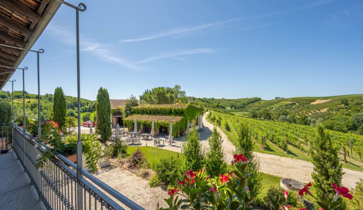 caseinpiemonte_sandamianodasti_roero_barbera_nebbiolo_pool_cascina_bb_cl-1684_1010 Large