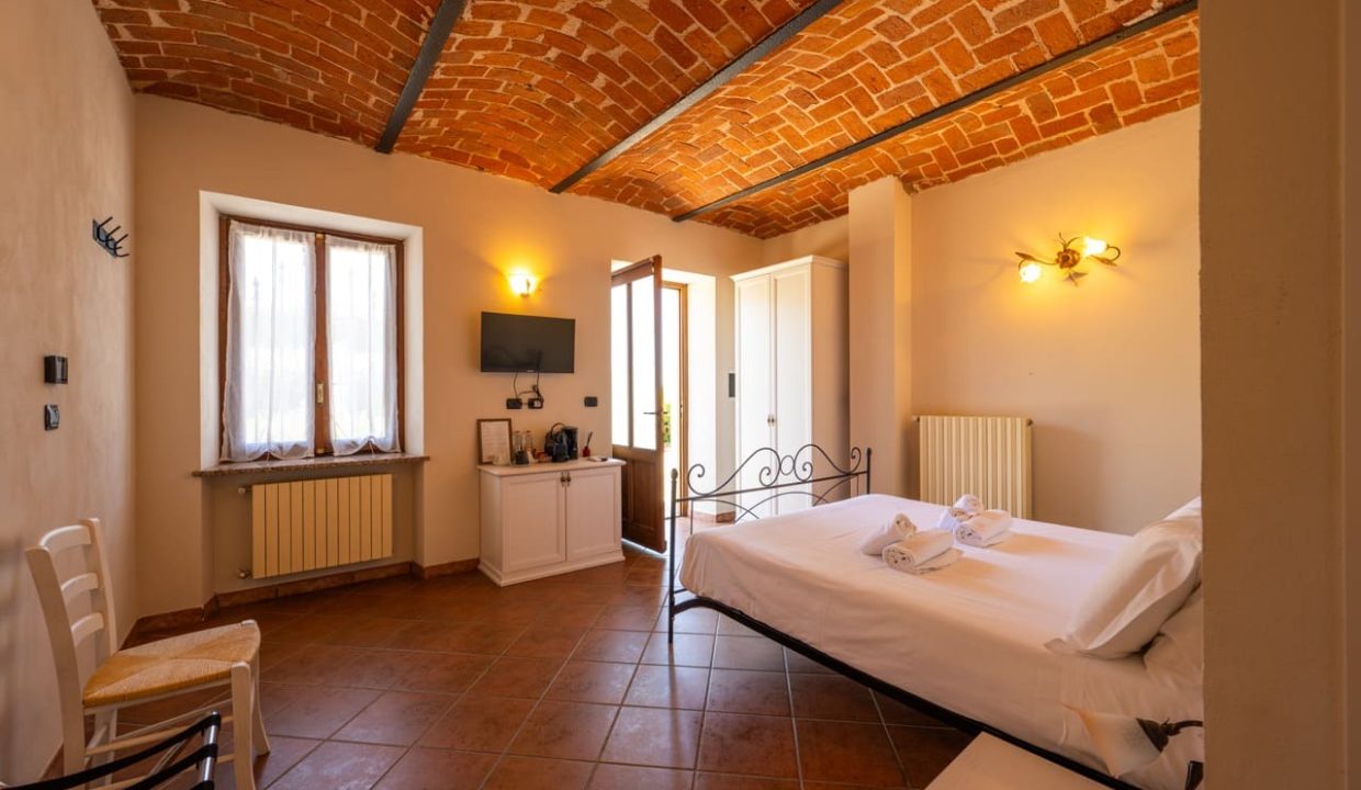 caseinpiemonte_sandamianodasti_roero_barbera_nebbiolo_pool_cascina_bb_cl-1684_1044 Large