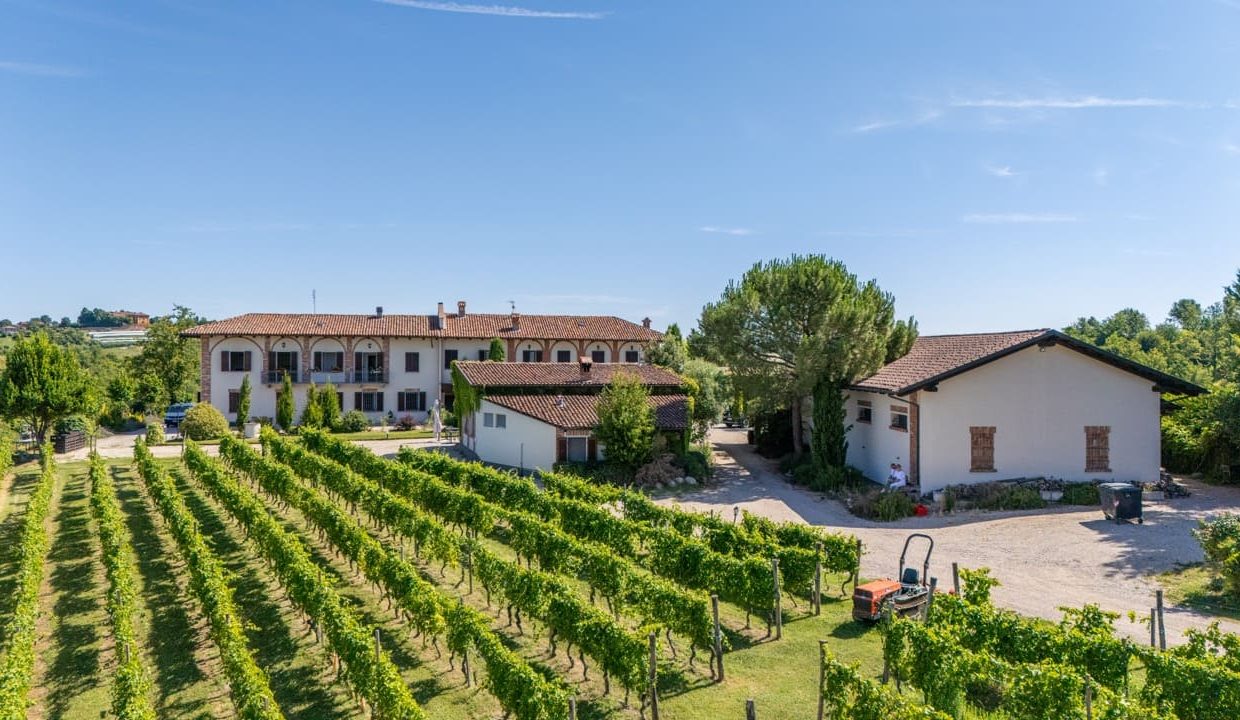 caseinpiemonte_sandamianodasti_roero_barbera_nebbiolo_pool_cascina_bb_cl-1684_20250709105526_0001_D Large