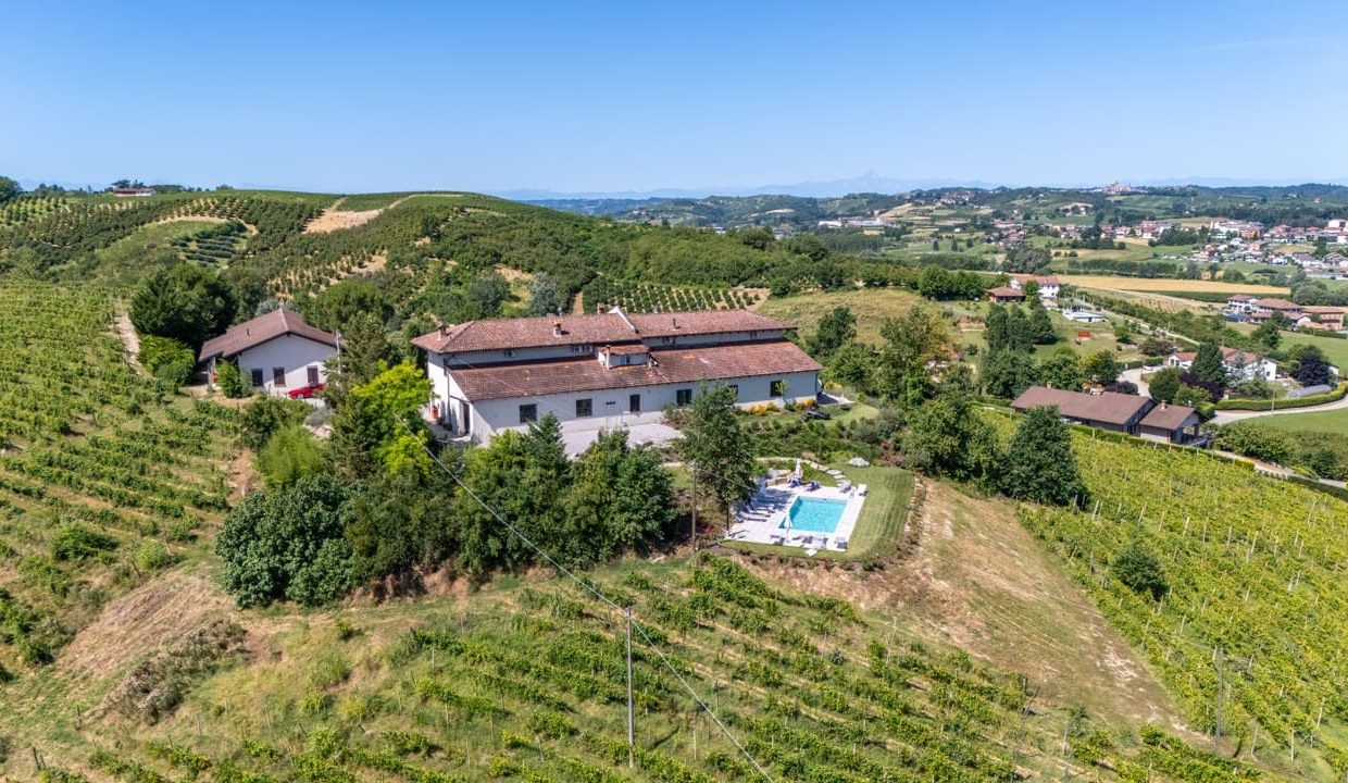 caseinpiemonte_sandamianodasti_roero_barbera_nebbiolo_pool_cascina_bb_cl-1684_20250709105742_0008_D Large