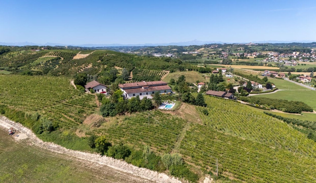 caseinpiemonte_sandamianodasti_roero_barbera_nebbiolo_pool_cascina_bb_cl-1684_20250709105754_0009_D Large