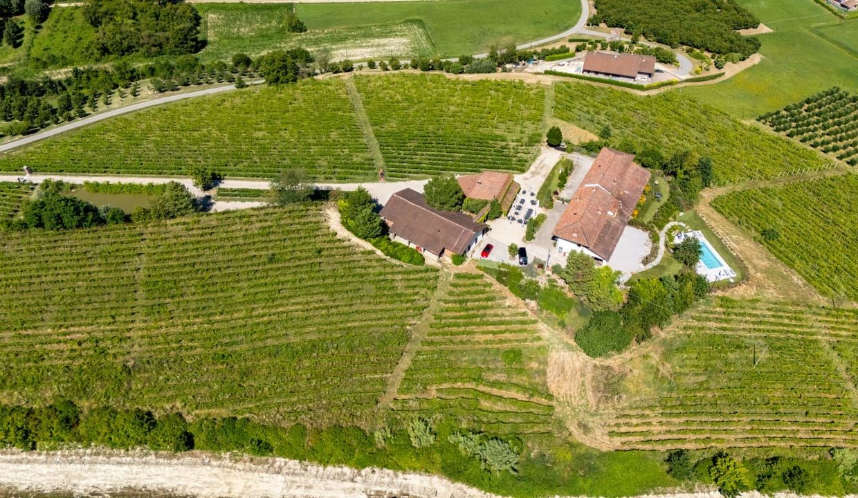 caseinpiemonte_sandamianodasti_roero_barbera_nebbiolo_pool_cascina_bb_cl-1684_20250709110714_0020_D Large