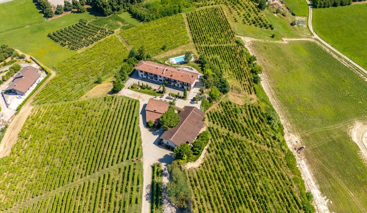 caseinpiemonte_sandamianodasti_roero_barbera_nebbiolo_pool_cascina_bb_cl-1684_20250709110750_0022_D Large