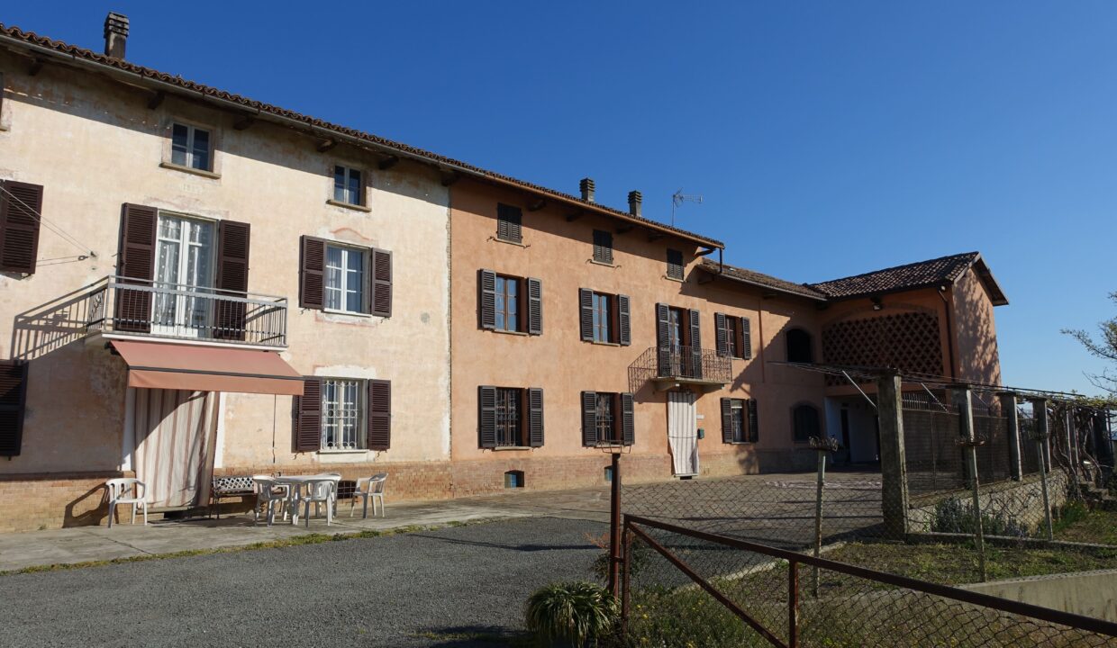 CP-1737_nizza_unesco_caseinpiemonte_fabiana_elianne_homesinpiemonte_cascina_vineyard_barbera_monferrato (1)
