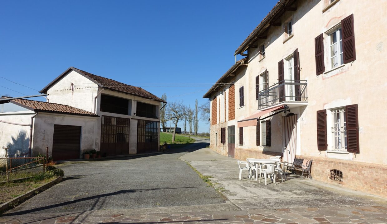 CP-1737_nizza_unesco_caseinpiemonte_fabiana_elianne_homesinpiemonte_cascina_vineyard_barbera_monferrato (1 (14)